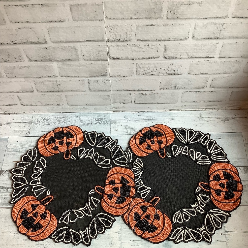 TAHARI 2 Piece 15in Beaded Bat And Jack O Lantern Placemat